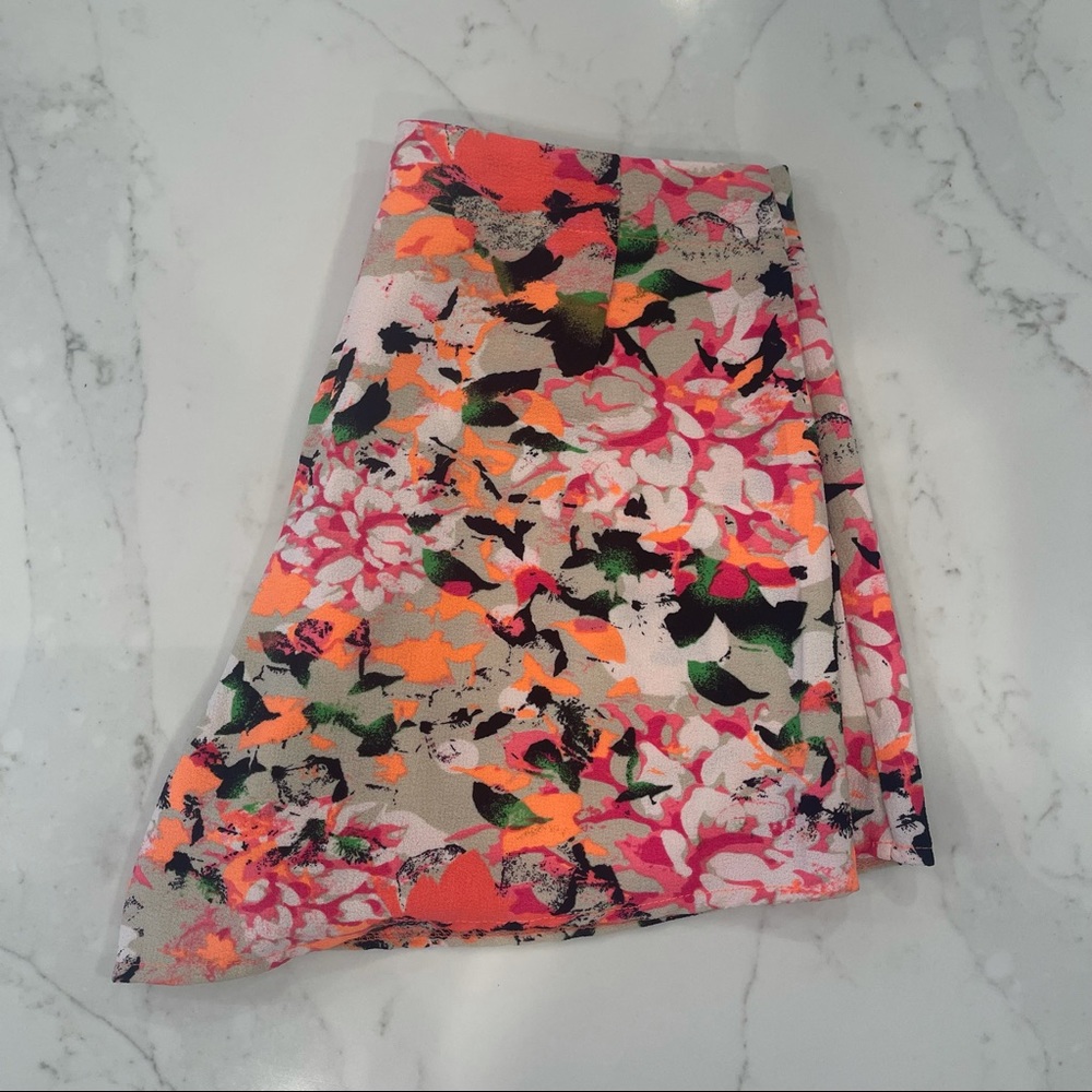 NWOT LF Mika & Gala neon floral patterned shorts - Picture 10 of 14